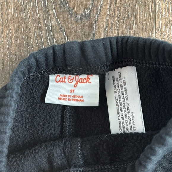 Lot of girls clothes size 4-5T.  All in great used condition! - Picture 11 of 11